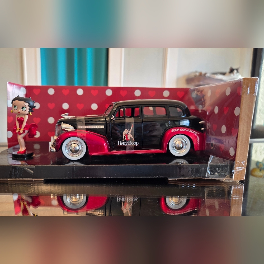 Betty Boop 1939 Chevy Master Deluxe Model - NO BOX